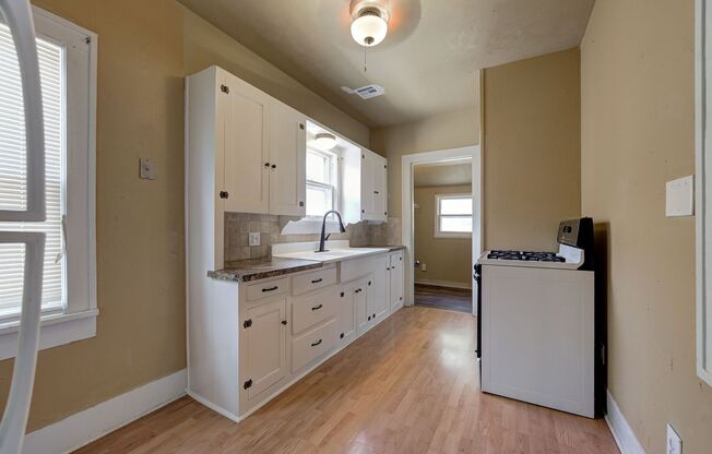 2 beds, 1 bath, $1,199