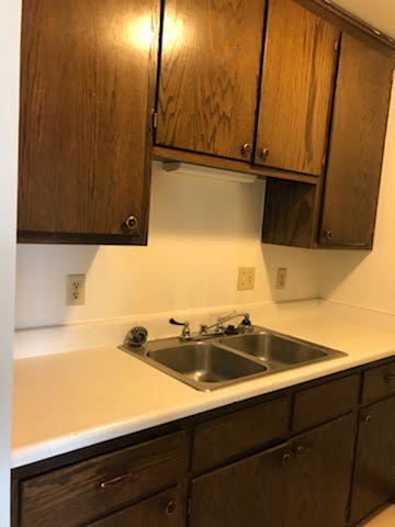 2 beds, 1 bath, $1,095