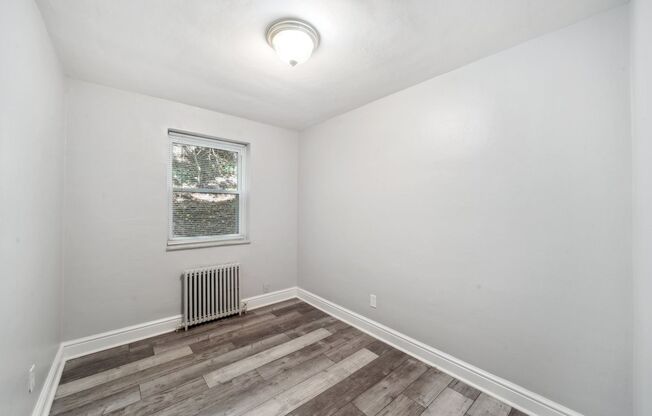 2 beds, 1 bath, 730 sqft, $995, Unit 640 Southcrest Drive #4