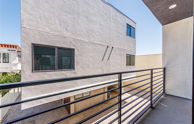 1859 1/2 S CRENSHAW BLVD