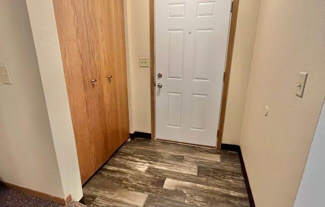 3 beds, 1.5 baths, 1,145 sqft, $1,095, Unit 300-6