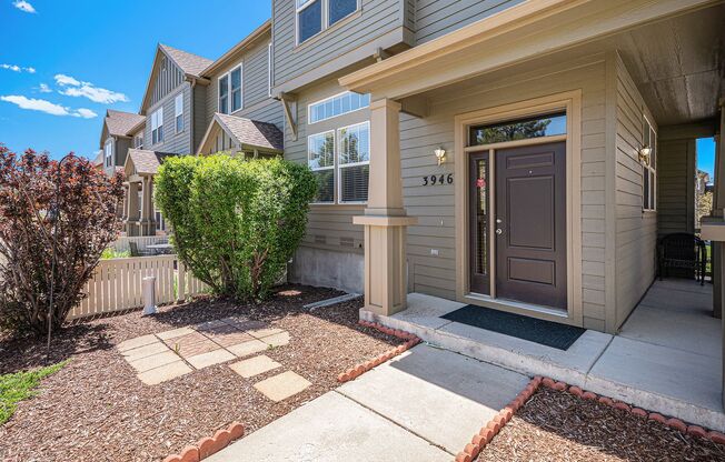 Spacious 3 bedroom in the heart of Castle Rock!