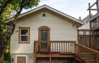 **$150 OFF 1ST MONTHS RENT + FREE APPLICATION FEE!!** Super Cute Studio on Capitol Highway!