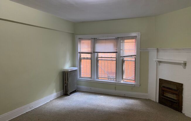 3 beds, 1.5 baths, $2,175, Unit 5806 Howe - 1