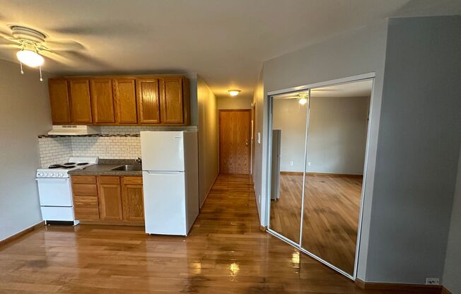 Studio, 1 bath, 350 sqft, $1,150, Unit Unit 212