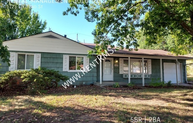 1123 SW 32 ST