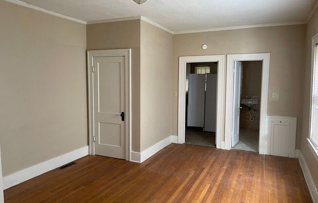 310 W Elm Apt 1E