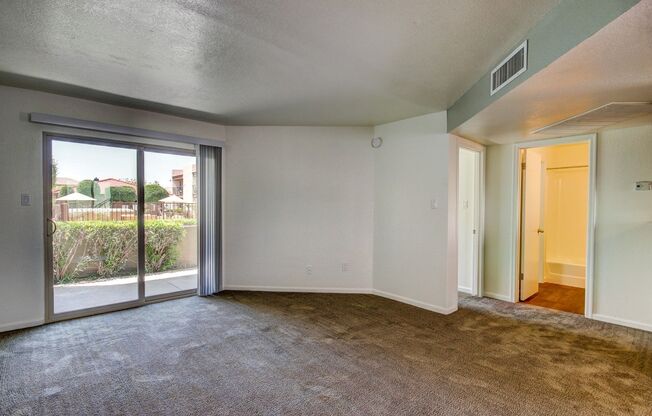 1 bed, 1 bath, 704 sqft, $1,200, Unit 156