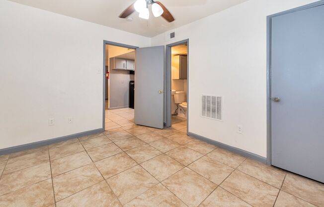 2 beds, 1 bath, $1,025, Unit 20