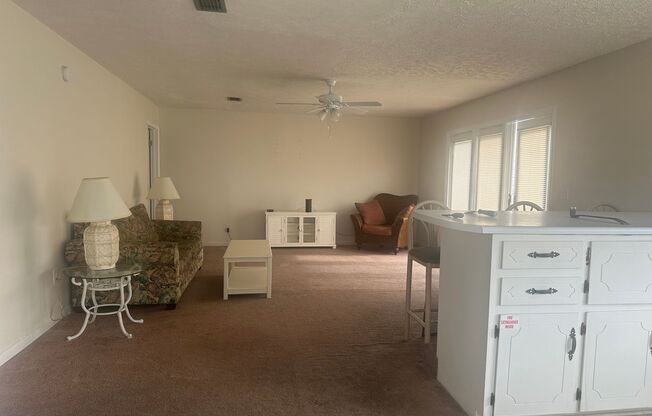 2 beds, 1 bath, $1,350, Unit Upper