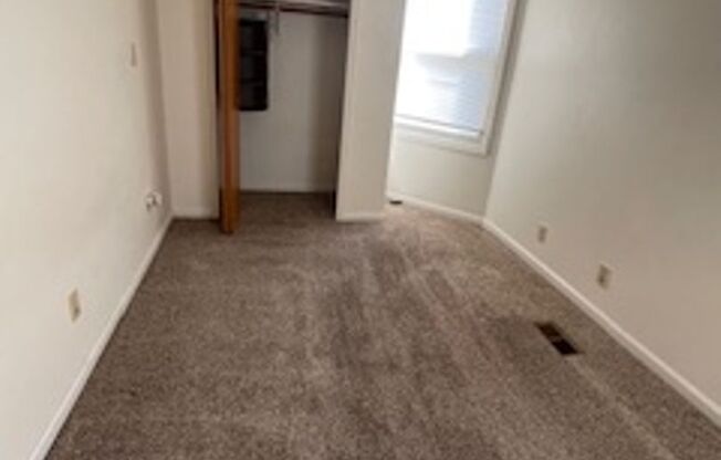 3 beds, 1 bath, $1,550