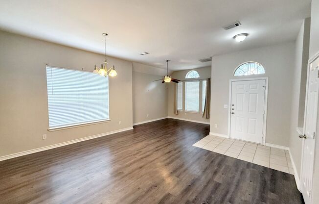 Gracefully Designed 4-Bedroom Home in Plano – Knolls at Russell Creek