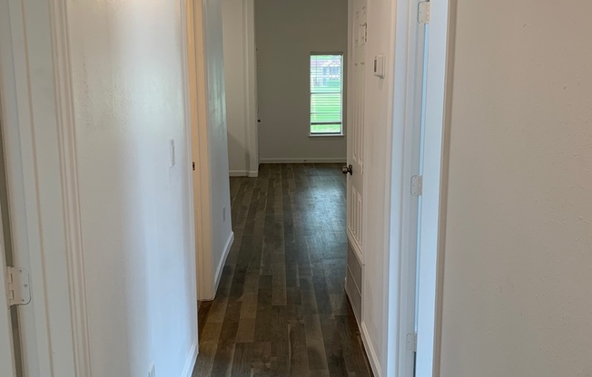 Spacious and Clean 3 BR HOUSE - Looking for the right people to call home!