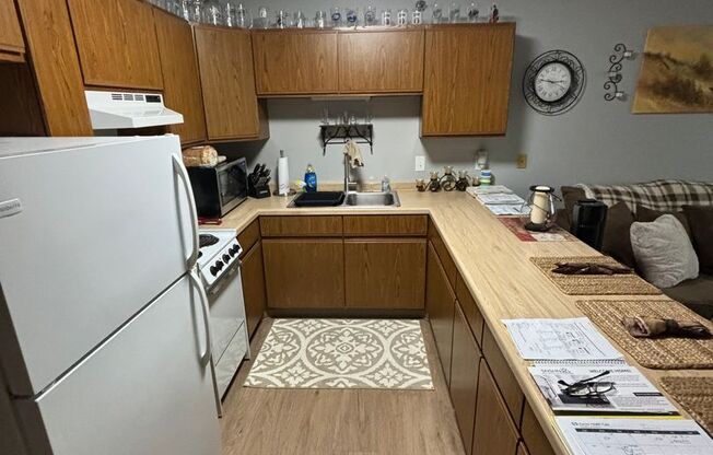 1 bed, 1 bath, 1 sqft, $895, Unit 1038 Fond du Lac Ave Unit 310