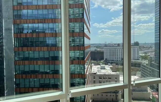 1 bed, 1 bath, 712 sqft, $4,350, Unit 17G