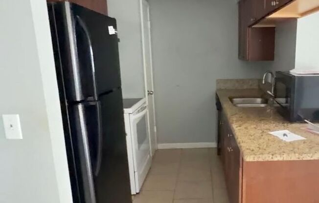 2 beds, 2 baths, 1,000 sqft, $1,495, Unit 4-230