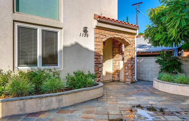 ELEGANT 3 BD / 2.5 BA TOWNHOME IN QUIET PASADENA