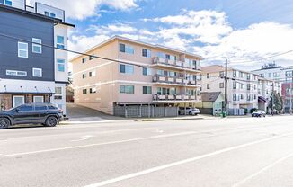 Urban Convenience with Neighborhood Charm!