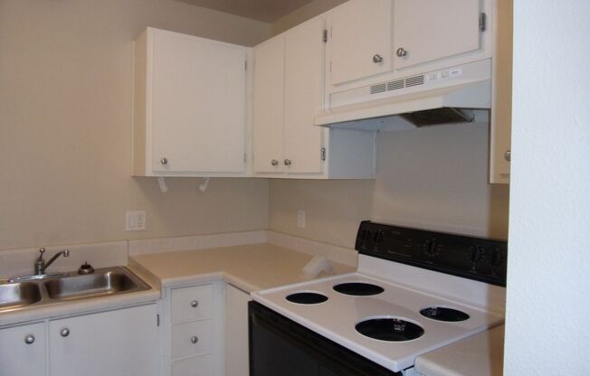 1 bed, 1 bath, 566 sqft, $1,477