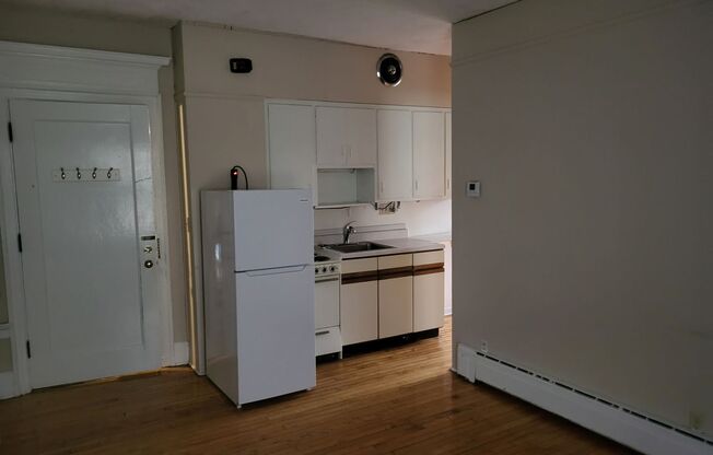 1 bed, 1 bath, 525 sqft, $1,250, Unit 11