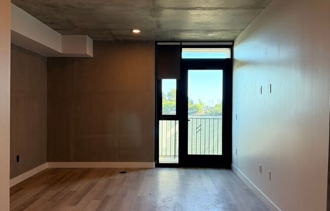 Studio, 1 bath, 440 sqft, $2,050, Unit 606