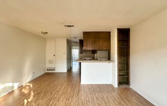 1 bed, 1 bath, 406 sqft, $650, Unit APT B