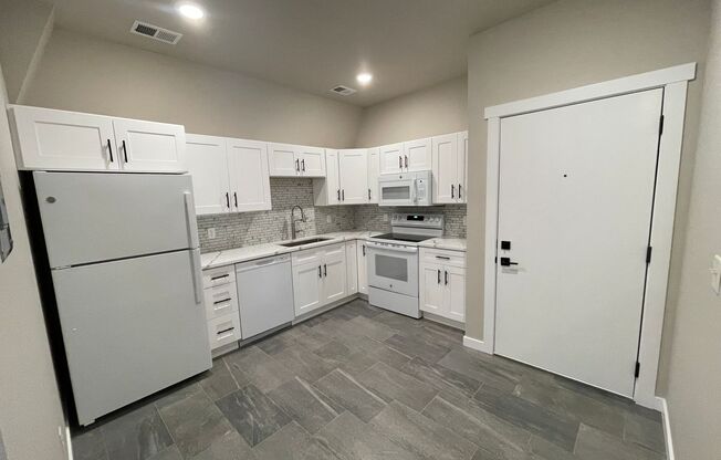 Studio, 1 bath, 600 sqft, $995