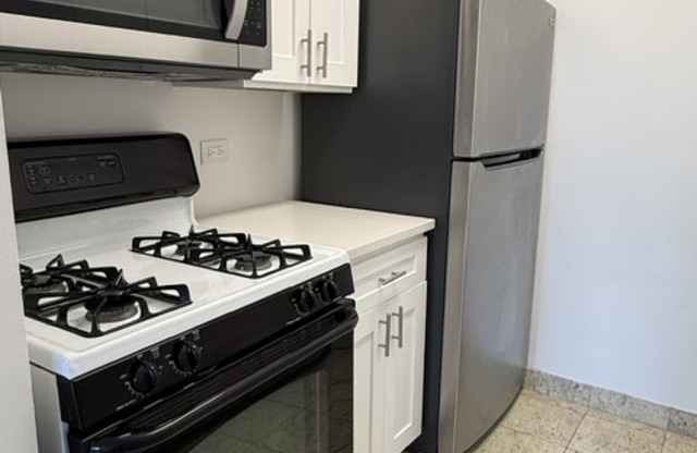 2 beds, 2 baths, 1 sqft, $6,450, Unit 22B