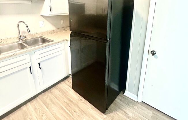 2 beds, 1.5 baths, 1,100 sqft, $1,090, Unit 716-D