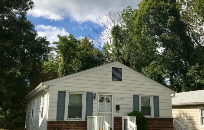 3 bedroom house on quiet dead end! All electric, Cental Ac, hardwoods and Laundry provided!