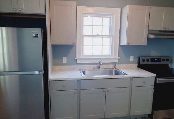 SUNSET PARK - 2 Bedroom House in quaint and sought after Sunset Park!