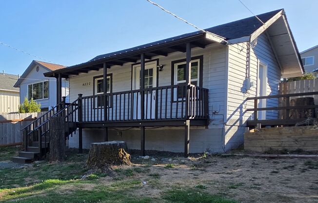 1 Bedroom Close to Shipyard, Bus Stops, Dining, Shopping, and Pendergast Park