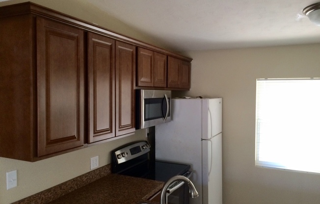 Pine Hills Area - UPGRADED 3/1 Available December 1st!