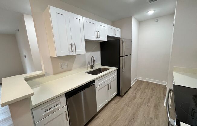 2 beds, 1 bath, 850 sqft, $1,600, Unit 8487 - B12