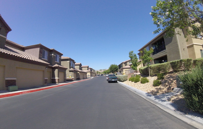 3 beds, 2 baths, $1,600, Unit UNIT 2027