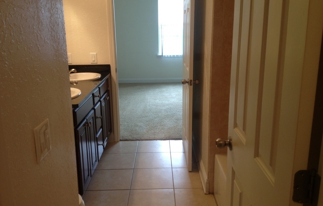 1 bed, 1 bath, 826 sqft, $1,300, Unit 2109