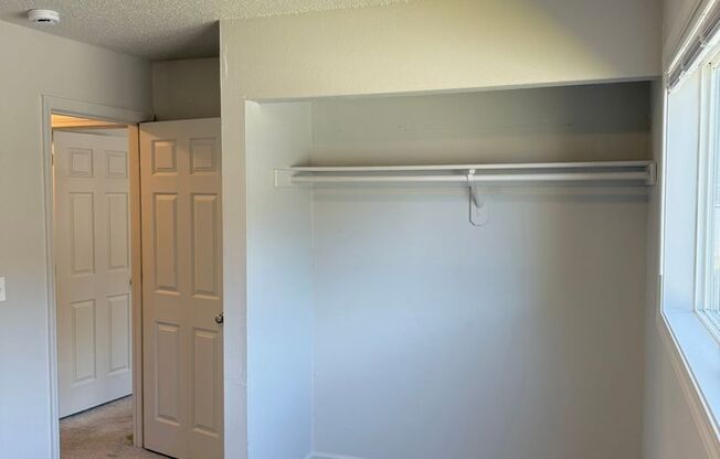 2 beds, 1 bath, 839 sqft, $1,395, Unit 34