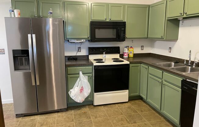 3 Bed 3 Bath Updated Townhouse In Marietta