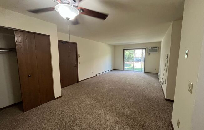 2 beds, 1 bath, 965 sqft, $1,650, Unit 7726RD