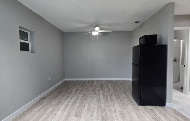 EFFICIENCY IN DELTONA AVAILABLE NOW, UTILITIES INCLUDED $1150