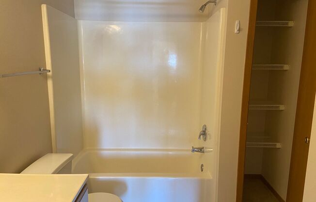 2 beds, 1 bath, 825 sqft, $993, Unit 313N
