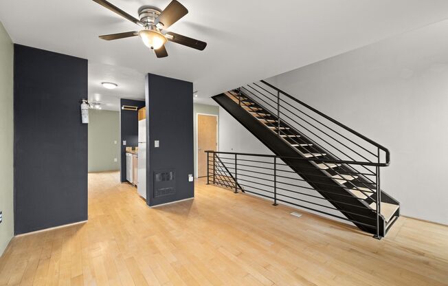 2 BR 2 BA Townhome in North Tabor- 3 Levels!