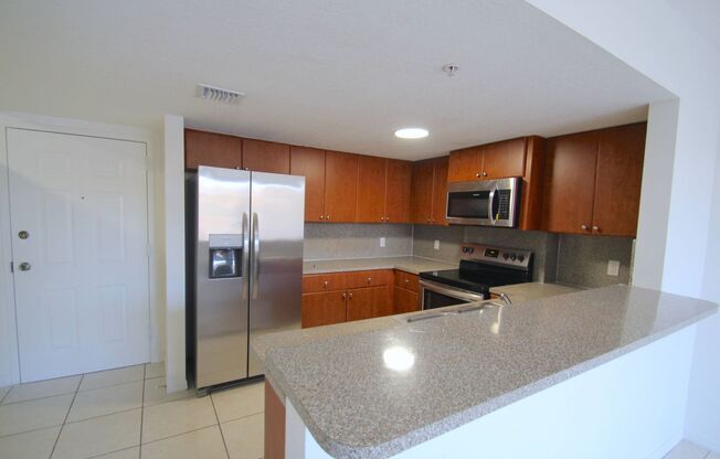 Modern 1-Bedroom 1-Bathroom with a den, centrally located in Miami