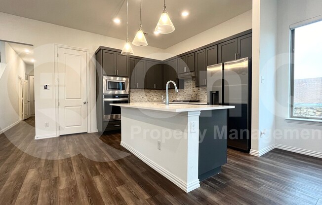 7529 REGAL LN