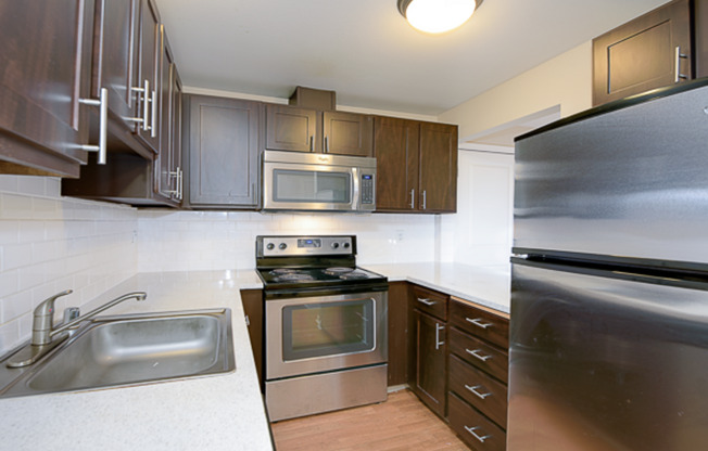 2 beds, 1 bath, 834 sqft, $1,995, Unit 1-107