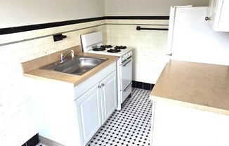 121 7 AVE