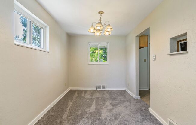 2 beds, 1 bath, $1,000, Unit 1752 Pioneer Avenue