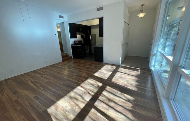 2 beds, 1 bath, 810 sqft, $1,125, Unit 10-C