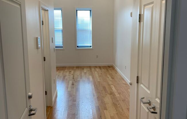 Studio, 1 bath, 415 sqft, $1,550, Unit 64-404