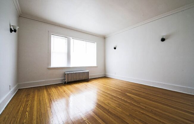 8253 S Ingleside